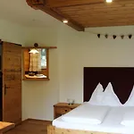 Bed & Breakfast Und Edelweiss 3*