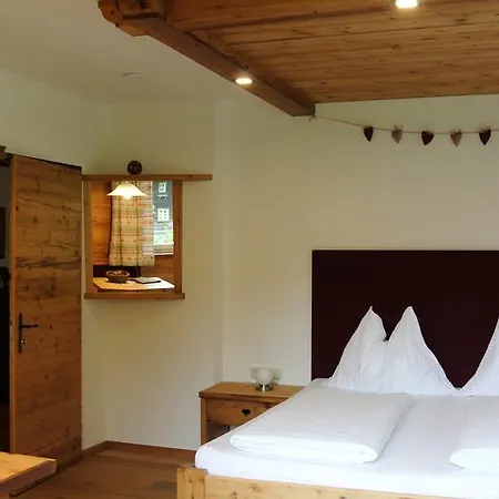 Bed and Breakfast Und Edelweiss 3*