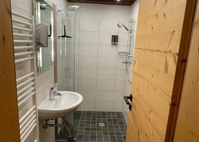 Pension Und Apartment Edelweiss 3*