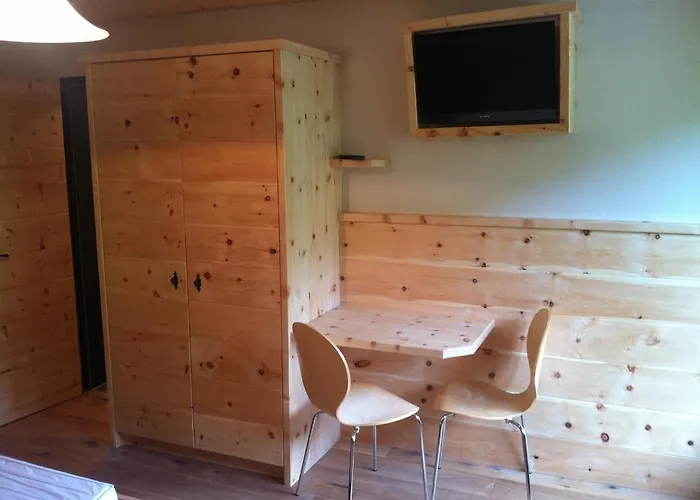 Pension Und Apartment Edelweiss 3*