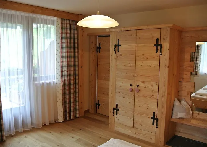 Pension Und Apartment Edelweiss 3*