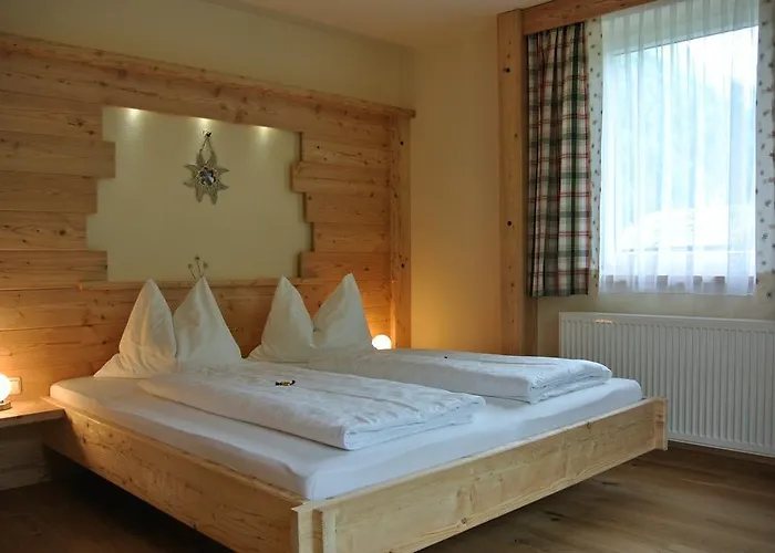 Pension Und Apartment Edelweiss Bed & Breakfast 3*